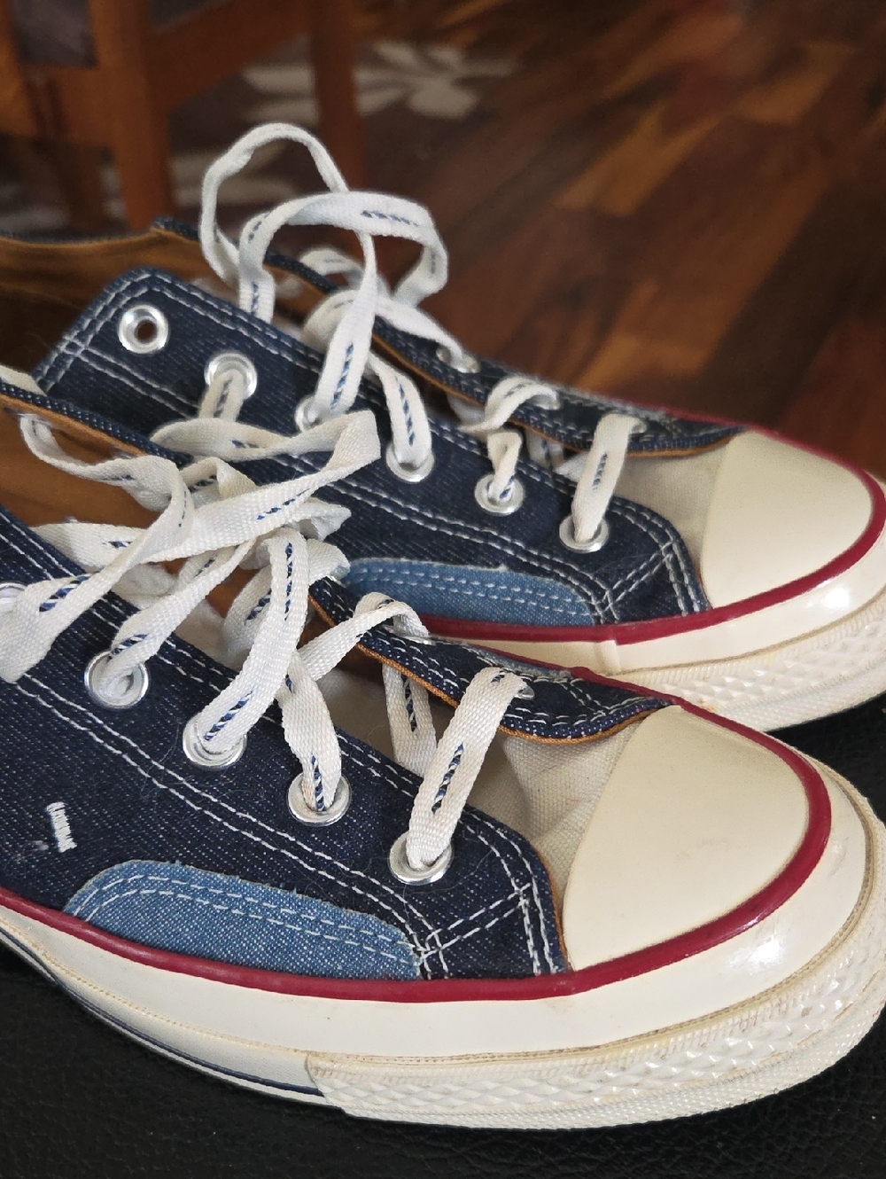 Converse Adult Navy Canvas Low-Top Sneakers with White and Red Trim Super Soft.